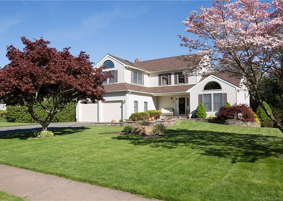 1st image of 44 Rosewood Dr