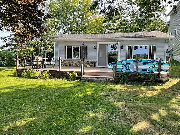 3rd image of 16352 Oak Hill Dr