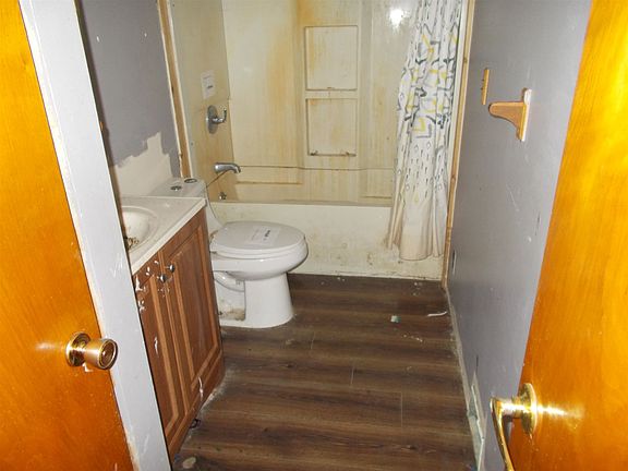 4th image of Wooddale Dr