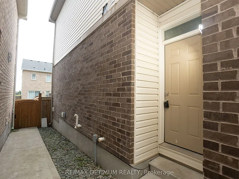 9 Fenchurch Dr #BASEMENT — Photo 2
