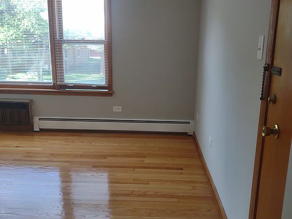 4th image of 11904 Greenwood Ave #2W