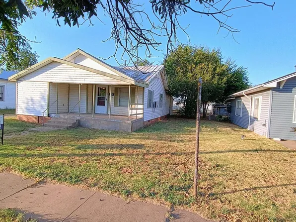 302 E Summit Ave, Electra, TX 76360