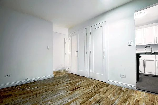 Rented by Urbane Brokerage | media 7