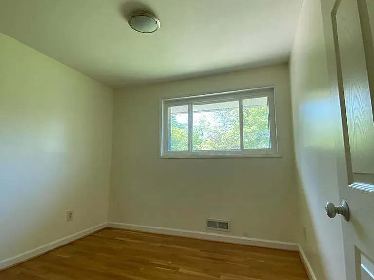 6009 Cheshire Dr — Photo 9