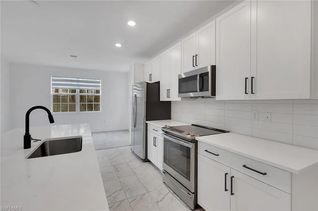 2 bed, 2.5 bath, 1443 sqft, $2,300 — Photo 4