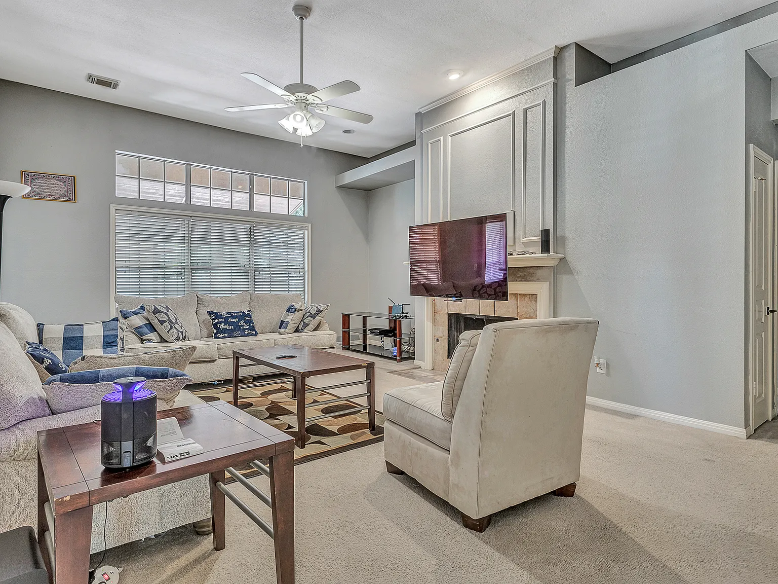4 bed, 2213 sqft, $4,400 — Photo 1