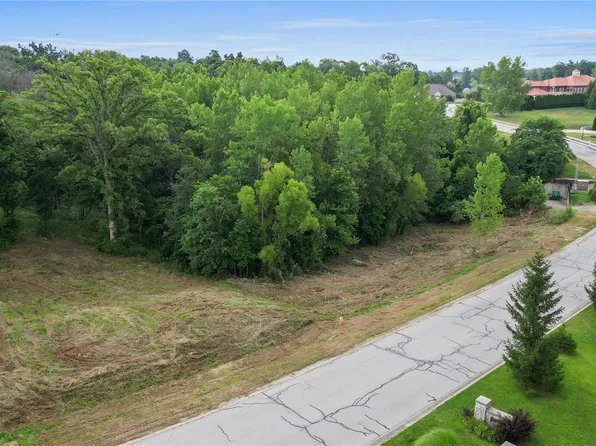 212 Forest Oaks Dr, Caseyville, IL 62232