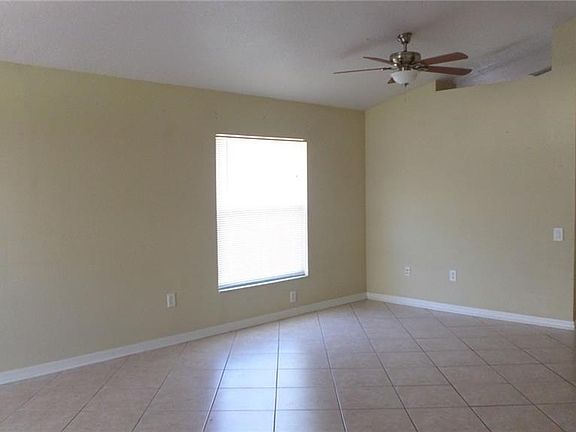 5th image of 30712 Iverson Dr