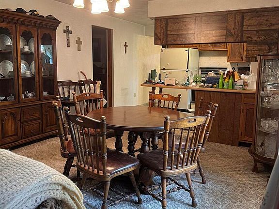 3rd image of 405 S Park Ct