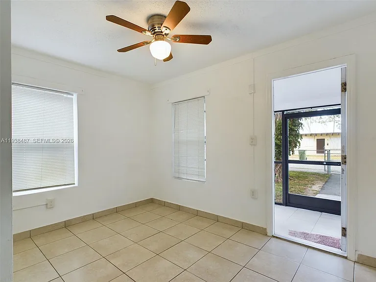 616 SW 8th Ave — Photo 10