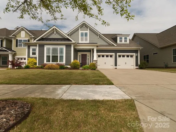18721 Dumbarton Oaks Dr, Cornelius, NC 28031