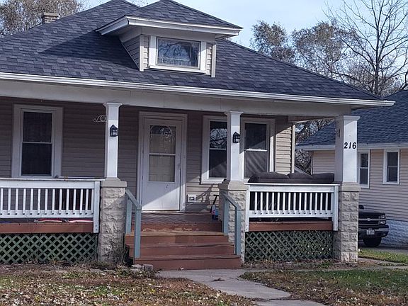 2nd image of 216 Illinois St