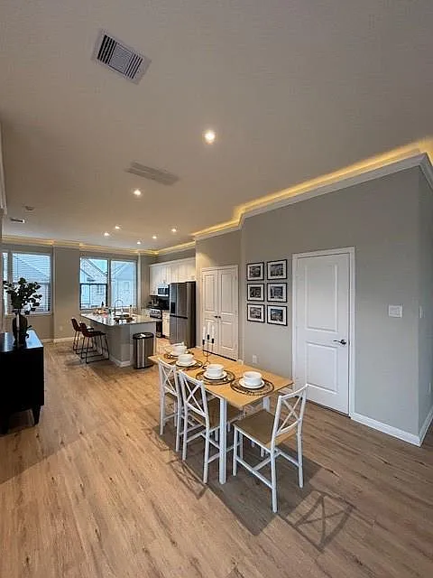 4 bed, 3.5 bath, 2164 sqft, $3,350 — Photo 3