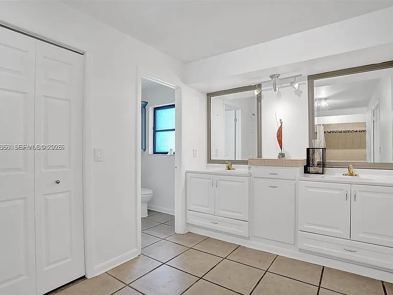 16610 Royal Poinciana Ct #16610 — Photo 27