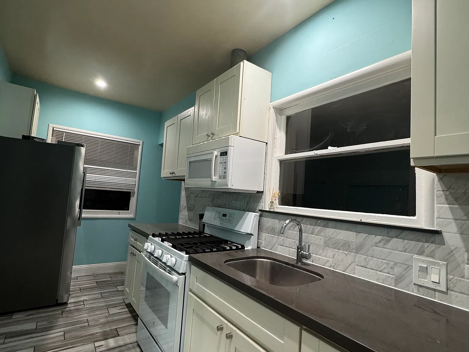 2 bed, 1000 sqft, $2,650 — Photo 3