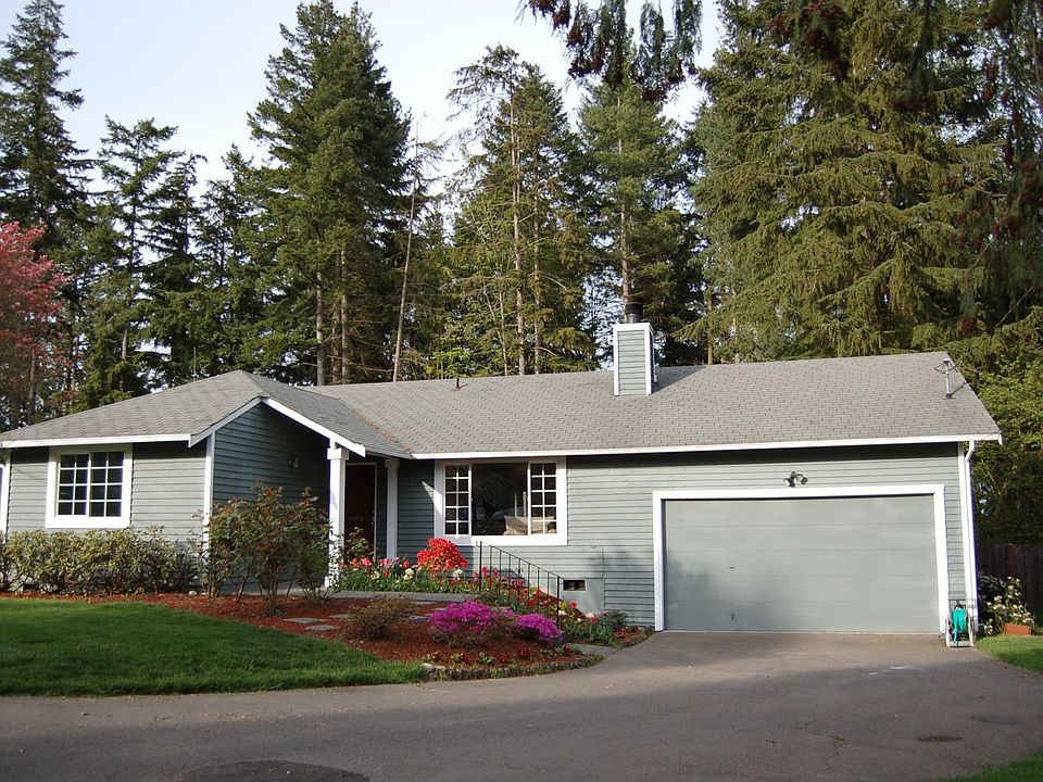 Front of Home. Large 1/2+ acre lot borders Lake Forest Park Grace Cole Park