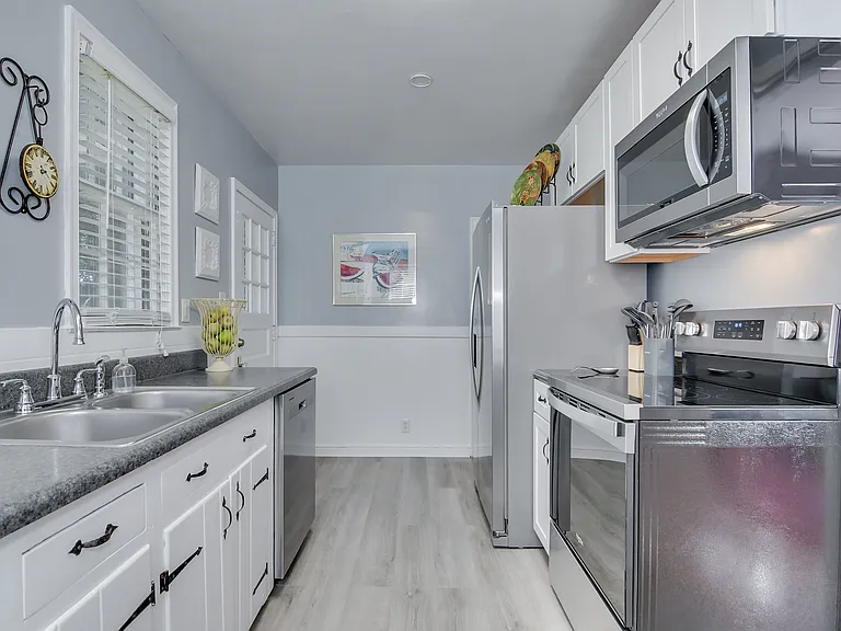 2631 Oakland Ave — Photo 16