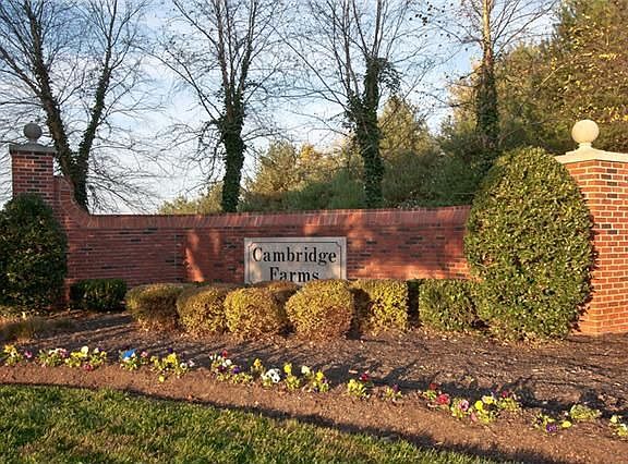 2nd image of 132 Buckingham Blvd