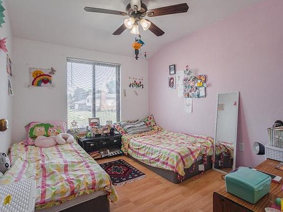 4th image of 2453 N Knoll Dr