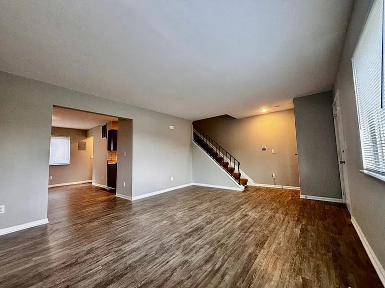 Silver Rock Avenue Apartments — Photo 1