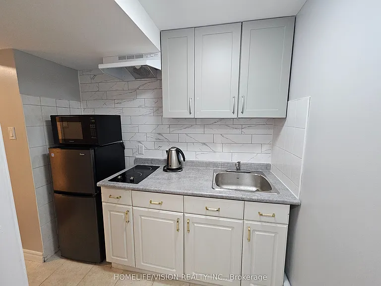 596 Skinner Ave #LOWER — Photo 2
