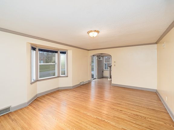 4th image of 306 Townview Cir N