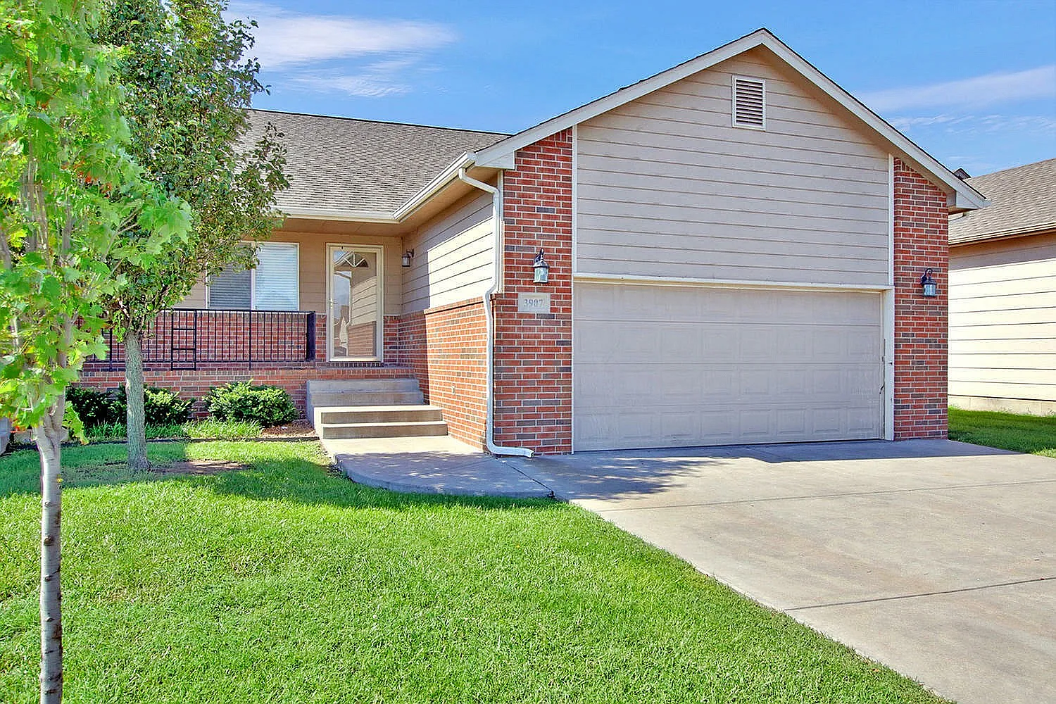 Lakeside Townhomes — Photo 2