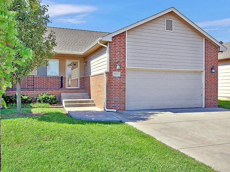 Lakeside Townhomes — Photo 2