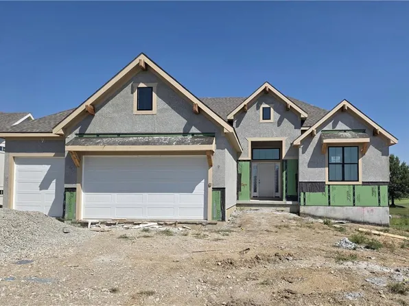4413 Tee Box Dr, Basehor, KS 66007