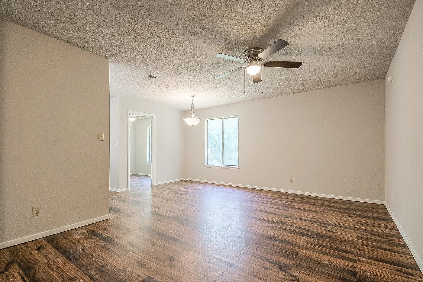 3 bed, 750 sqft, $995 — Photo 3