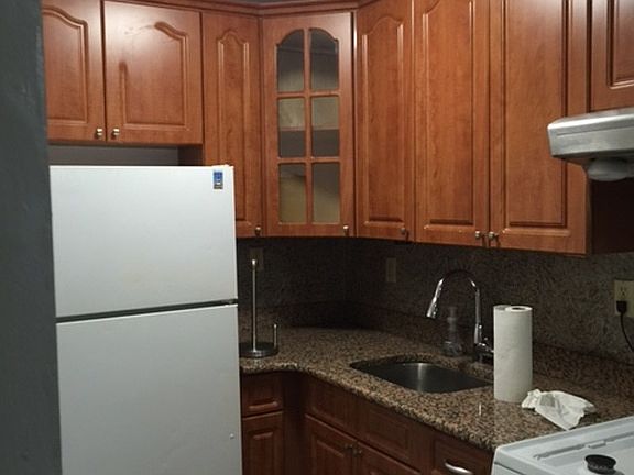 3rd image of 245 Tompkins Ave