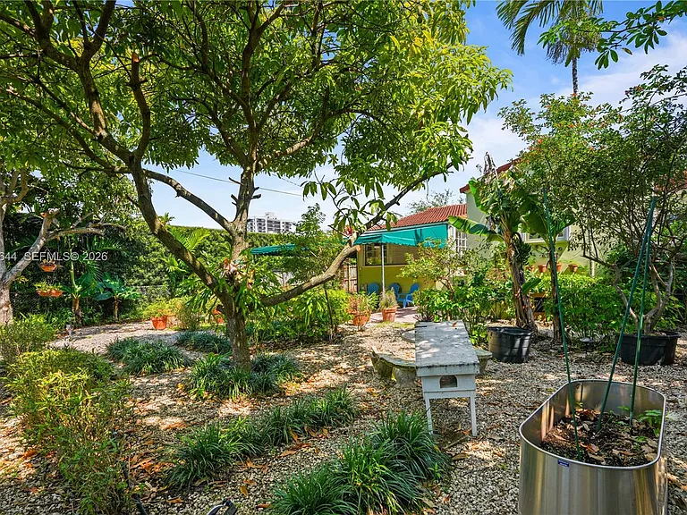 2460 SW 24th St — Photo 47