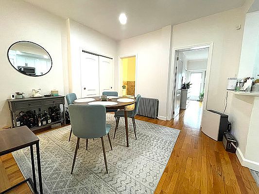 2nd image of 25 Diamond St #1