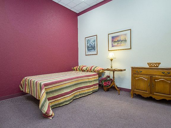 5th image of 3018 N Laramie Ave #1
