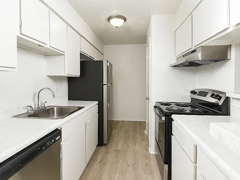 Hemingway House Apartments — Photo 10