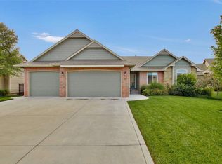 4013 N Lake Ridge Ct, Wichita, KS 67205