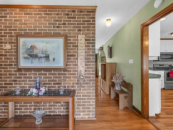 3rd image of 106 Longleaf Ct