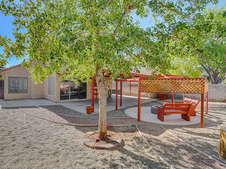 76 Megan Dr — Photo 33
