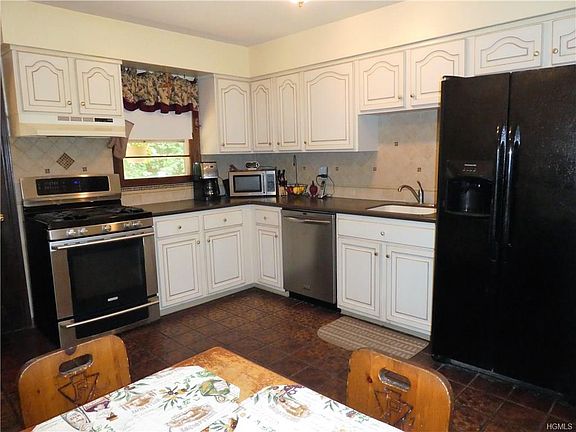 4th image of 26 Tor View Ave