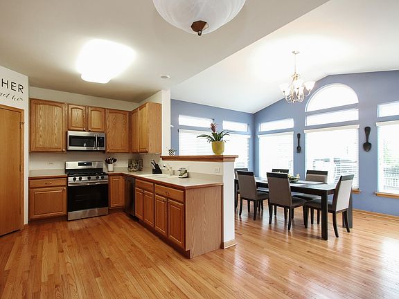 5th image of 1 N Berkshire Ln