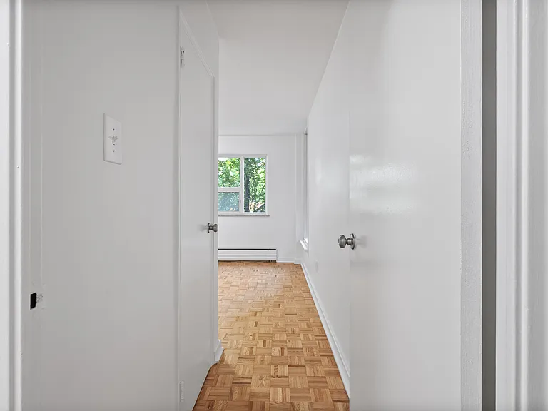 14 Deer Park Cres — Photo 33