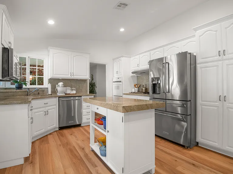 3109 Rollings Ave — Photo 4