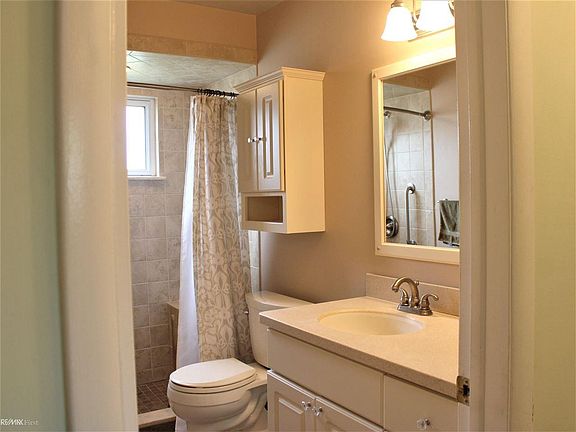 4th image of 21331 Parkway St
