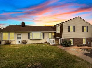 597 Moon Clinton Rd, Coraopolis, PA 15108