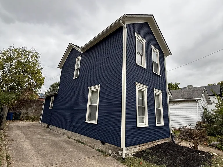 113 Park Dr — Photo 1
