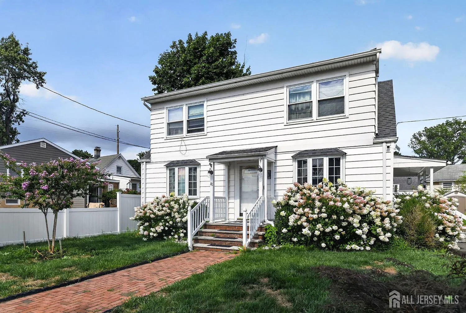 2 bed, 1.0 bath, 744 sqft, $2,250 — Photo 1