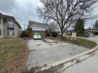 24 Emily Carr St, Markham, ON L3R 2K4