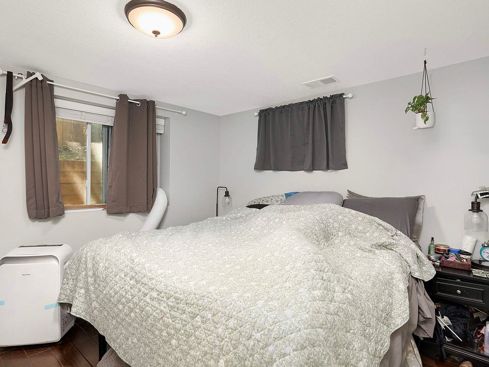 Primary bedroom can fit a king sized bed