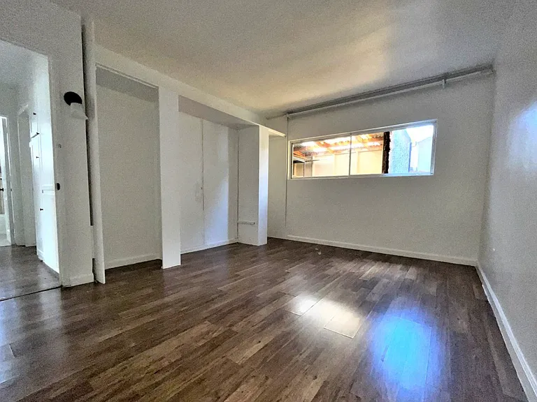 2085 Franklin Ave — Photo 4