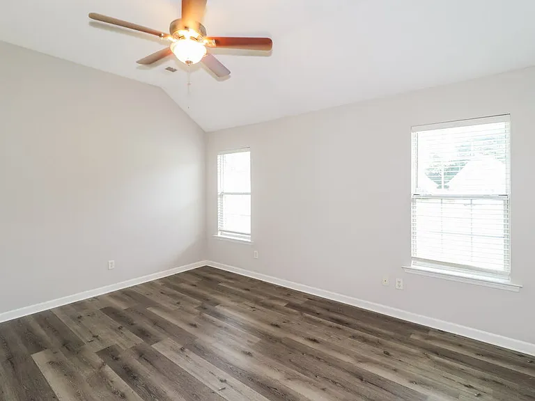 5760 Landau Dr — Photo 10
